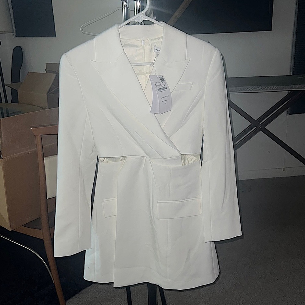 UNWORN medium white blazer dress from Urban Revivo.